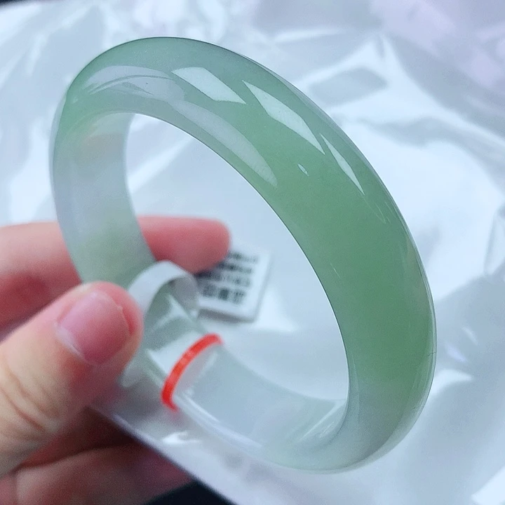 翡翠手镯未镶嵌53圈