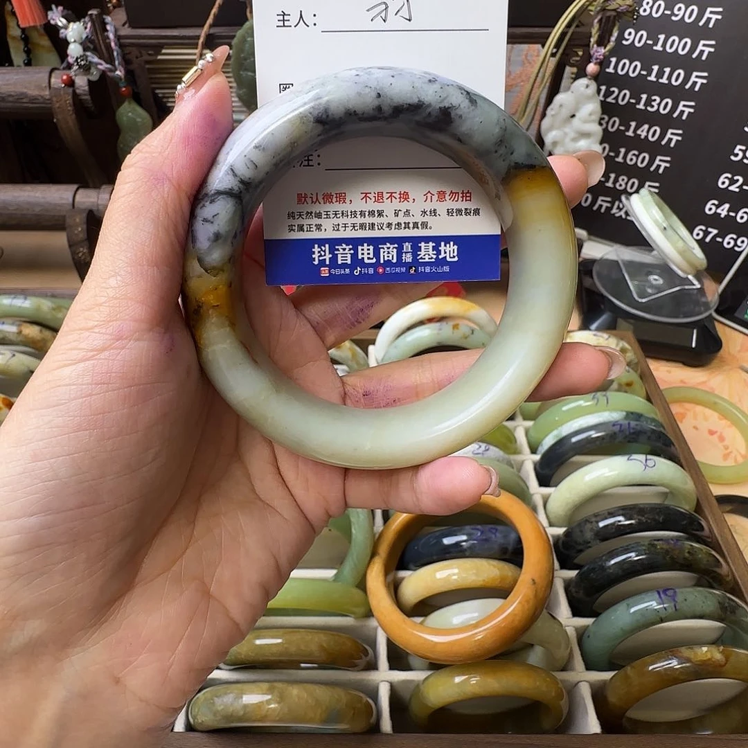 蛇纹石玉手镯未镶嵌刁*