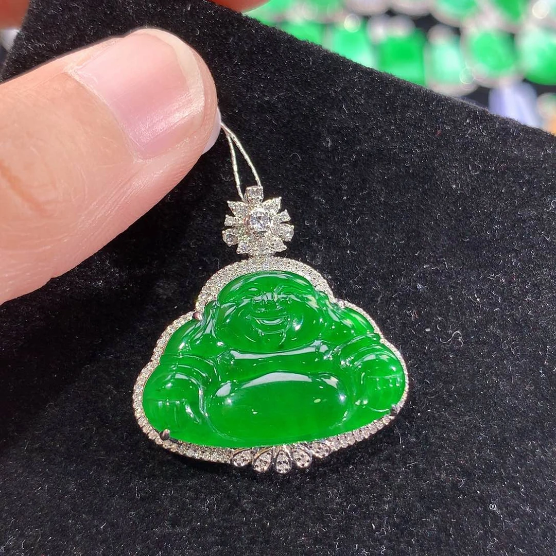 不***首翡翠18K金镶嵌颈饰