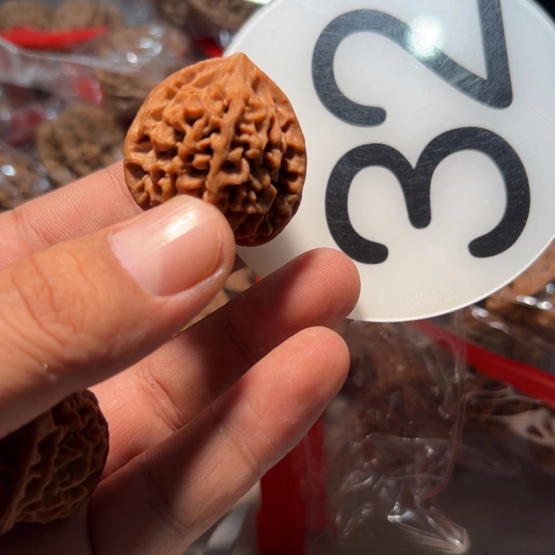 ****丶文玩核桃，白色32号