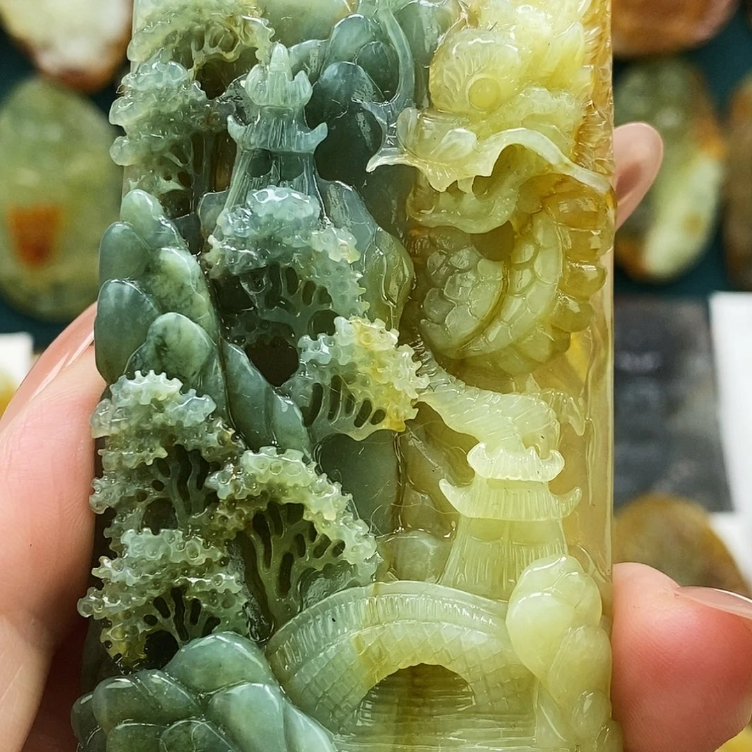 蛇纹石玉未镶嵌颈饰山水龙牌