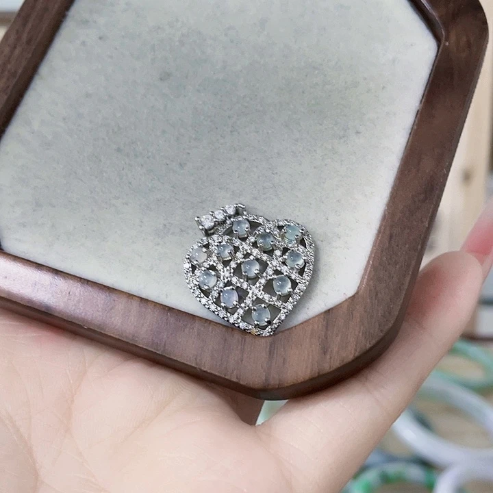 翡翠未镶嵌颈饰天然翡翠Ａ货