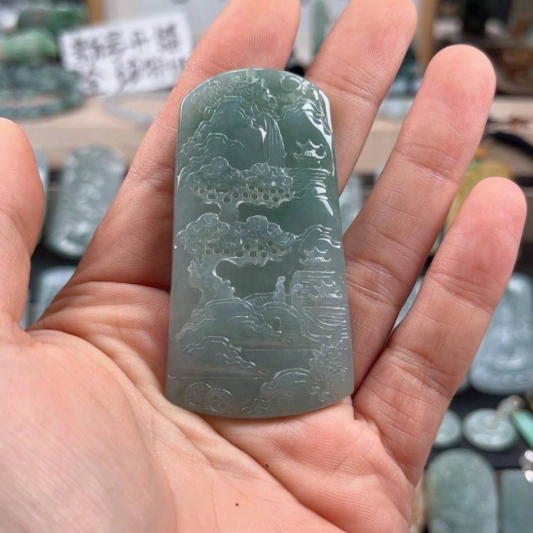 翡翠颈饰未镶嵌做**梦山水