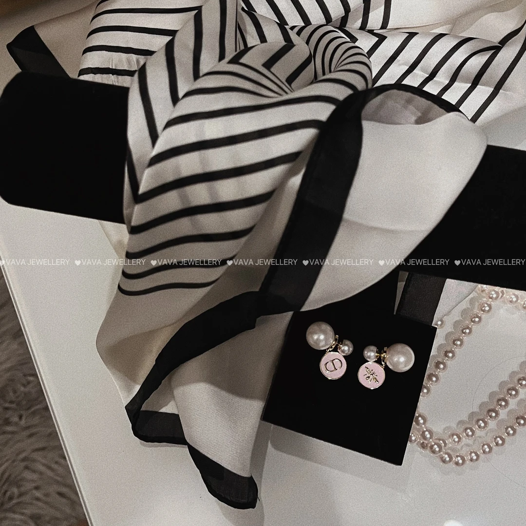 【VaVa】粉色珠珠耳丁经典设计师款 丝巾