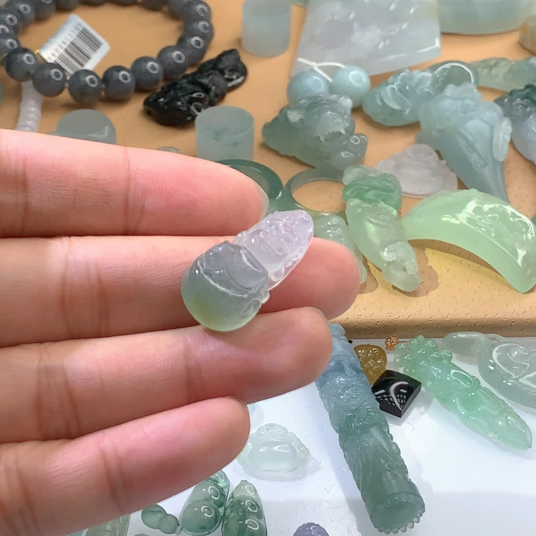 颈饰未镶嵌翡翠挂件