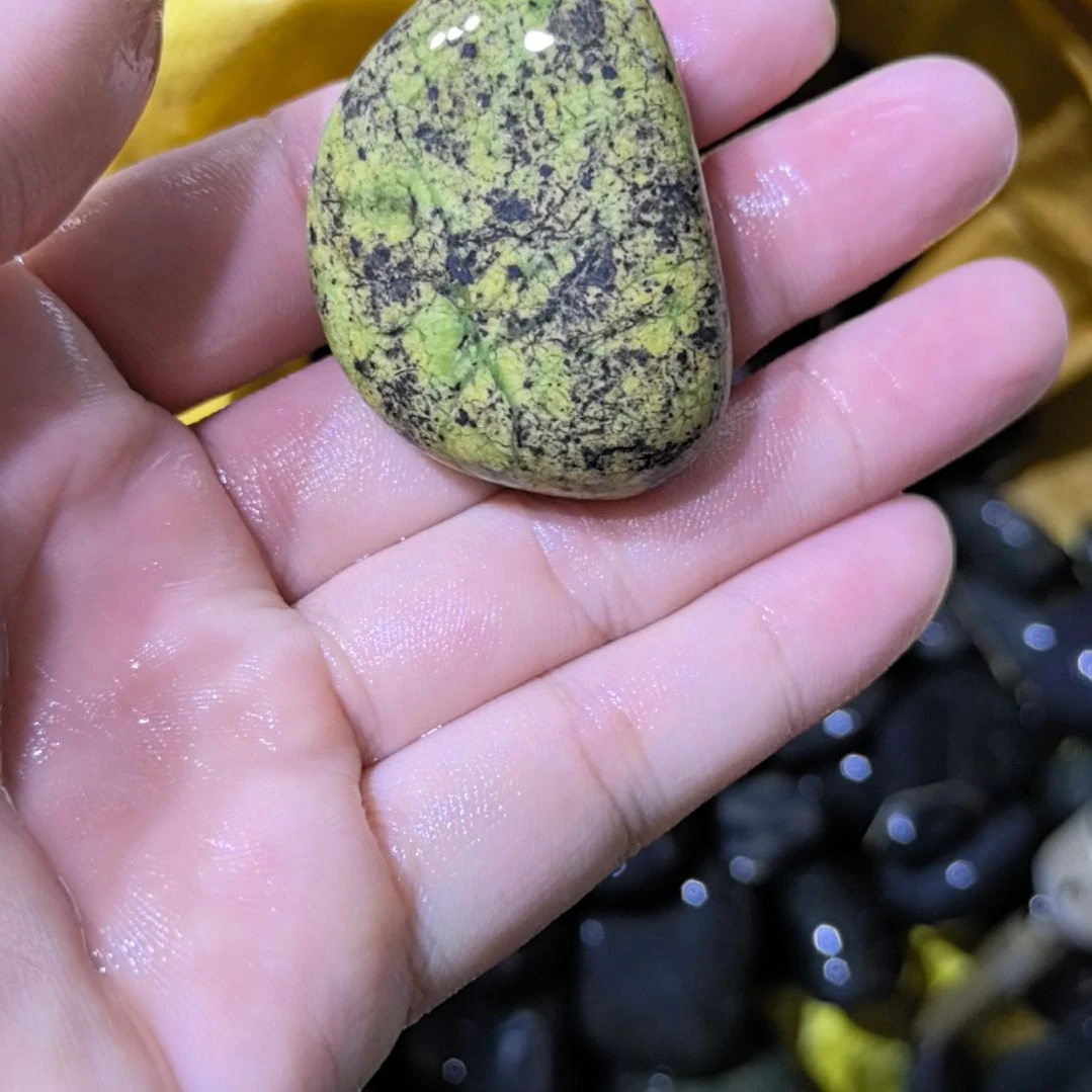 凤***槃有机玻璃藏玉药王石原石一个