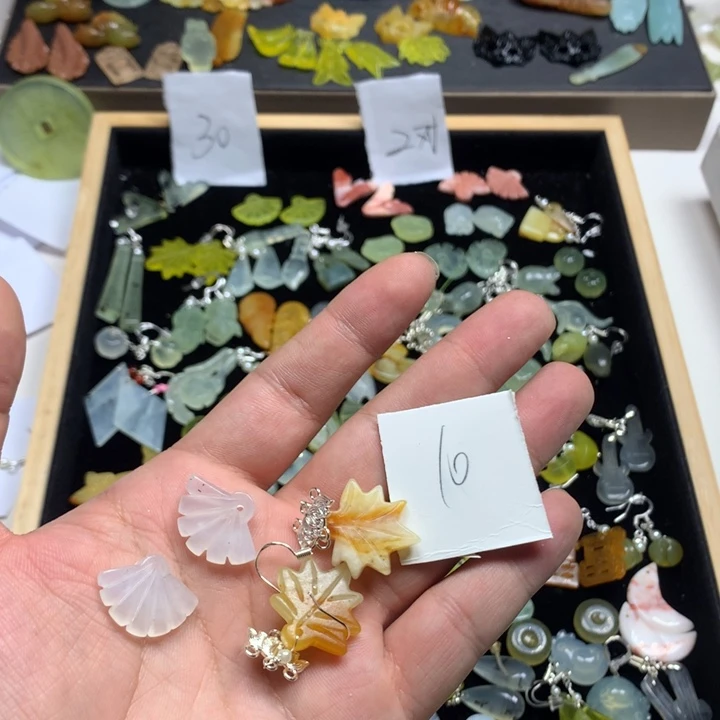 蛇纹石玉耳钉足银镀金镶嵌乐**妈