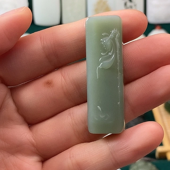 千***、颈饰未镶嵌和田玉粉青