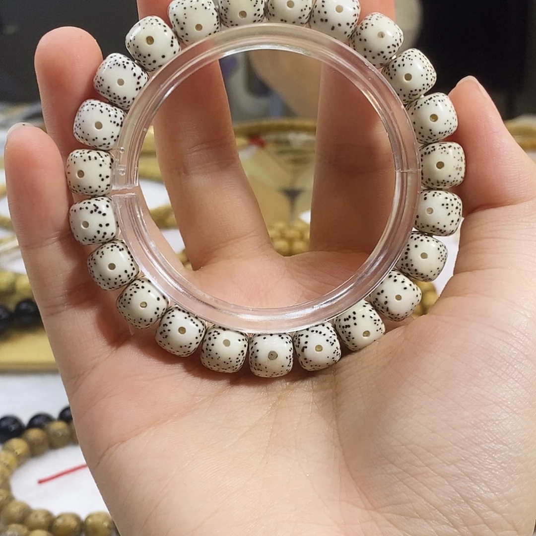 星月菩提吊坠10x9原生态正月留白