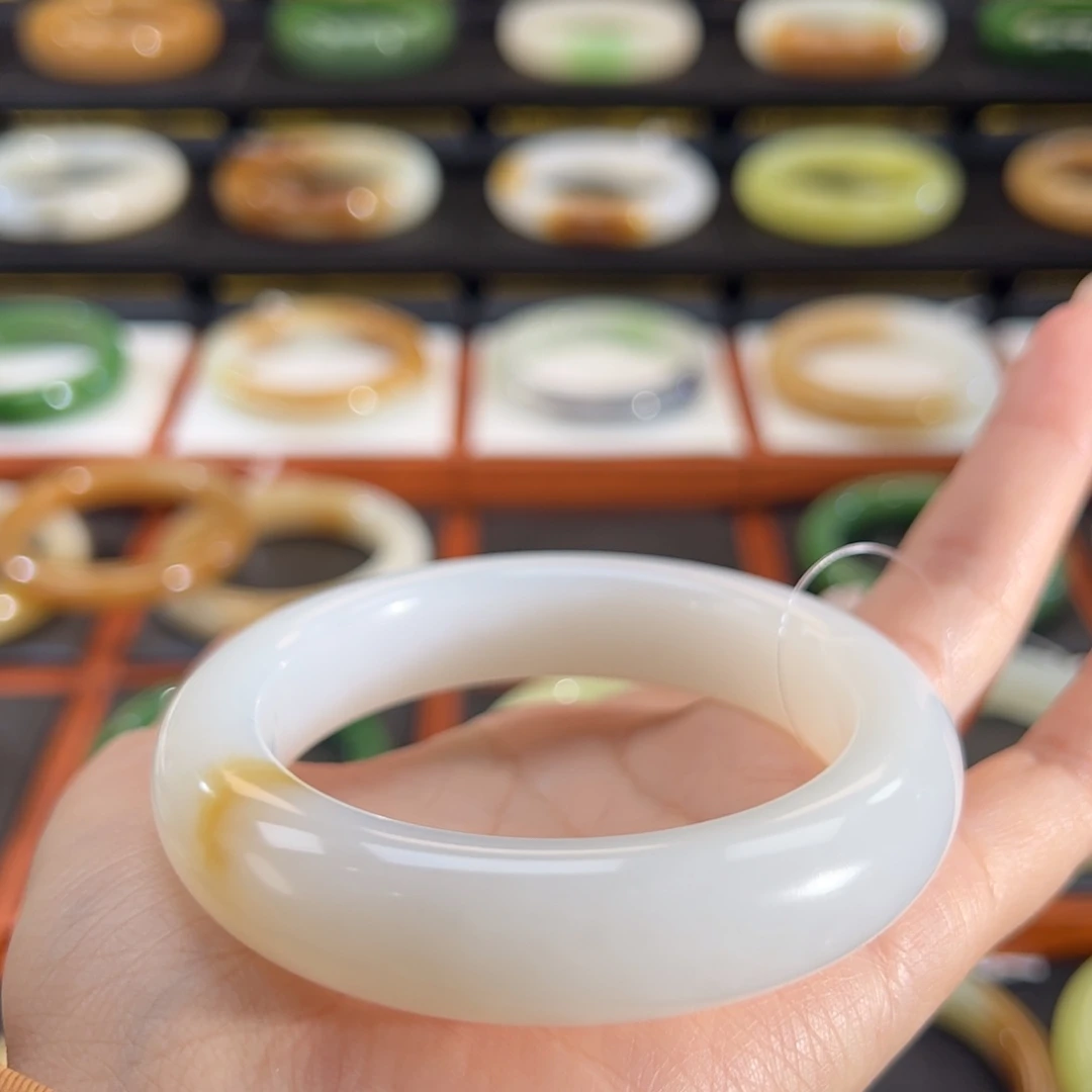 和田玉（白玉）未镶嵌手镯糖白羊脂