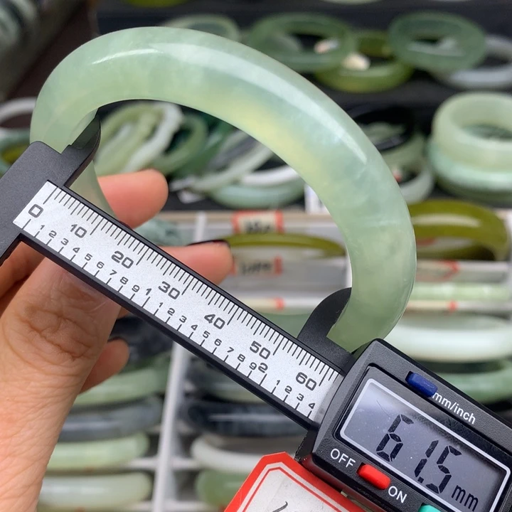 蛇纹石玉未镶嵌手镯1033