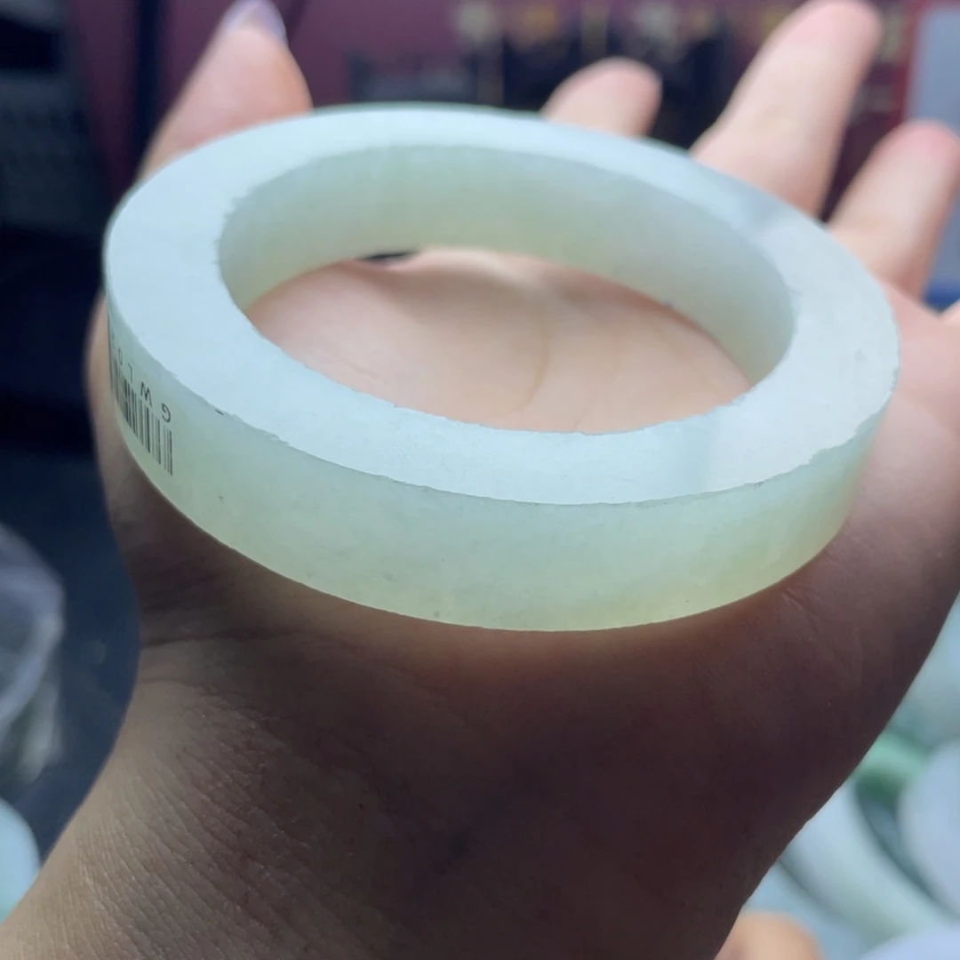 海***舟定制翡翠未镶嵌缅A翡翠多样发一