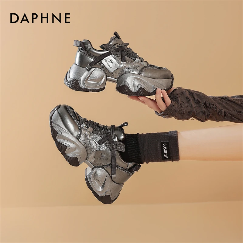 达芙妮高级感老爹鞋女2025新款秋冬加绒轻便运动鞋水钻时尚宋茜代