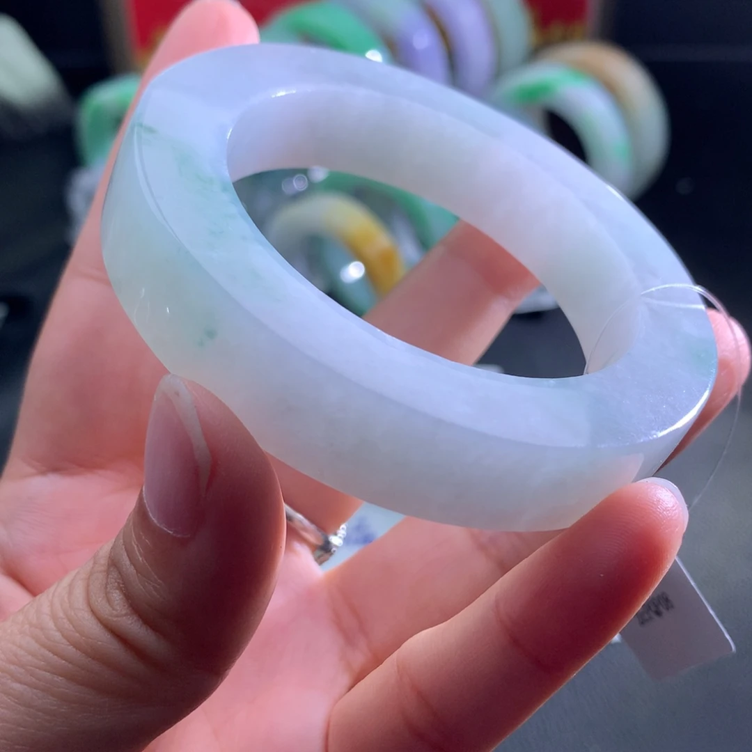 定制翡翠未镶嵌翡翠手镯