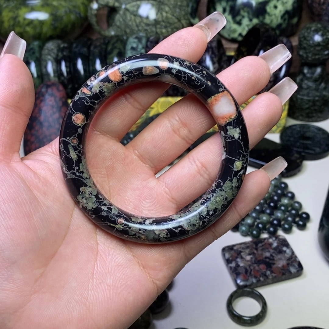 蛇纹石玉手链未镶嵌温***?
