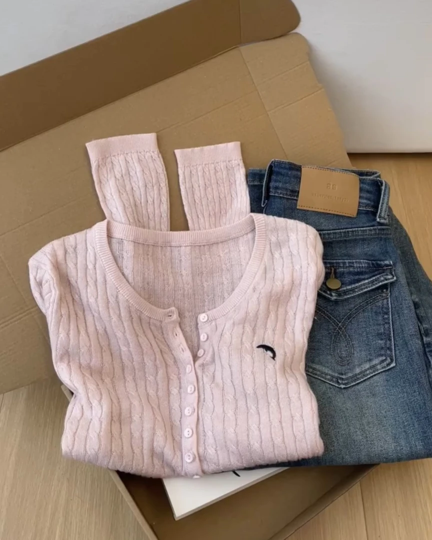 2025年秋冬季新款韩系简约风圆领针织衫女时尚百搭显瘦上衣潮