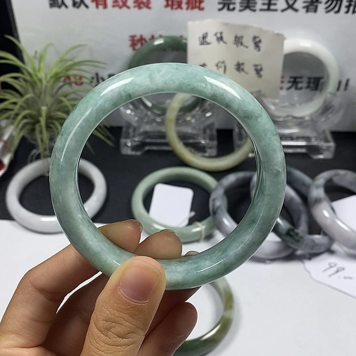 未镶嵌手镯翡翠23号。 58.4圈