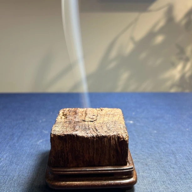 红酸枝香炉摆件随形