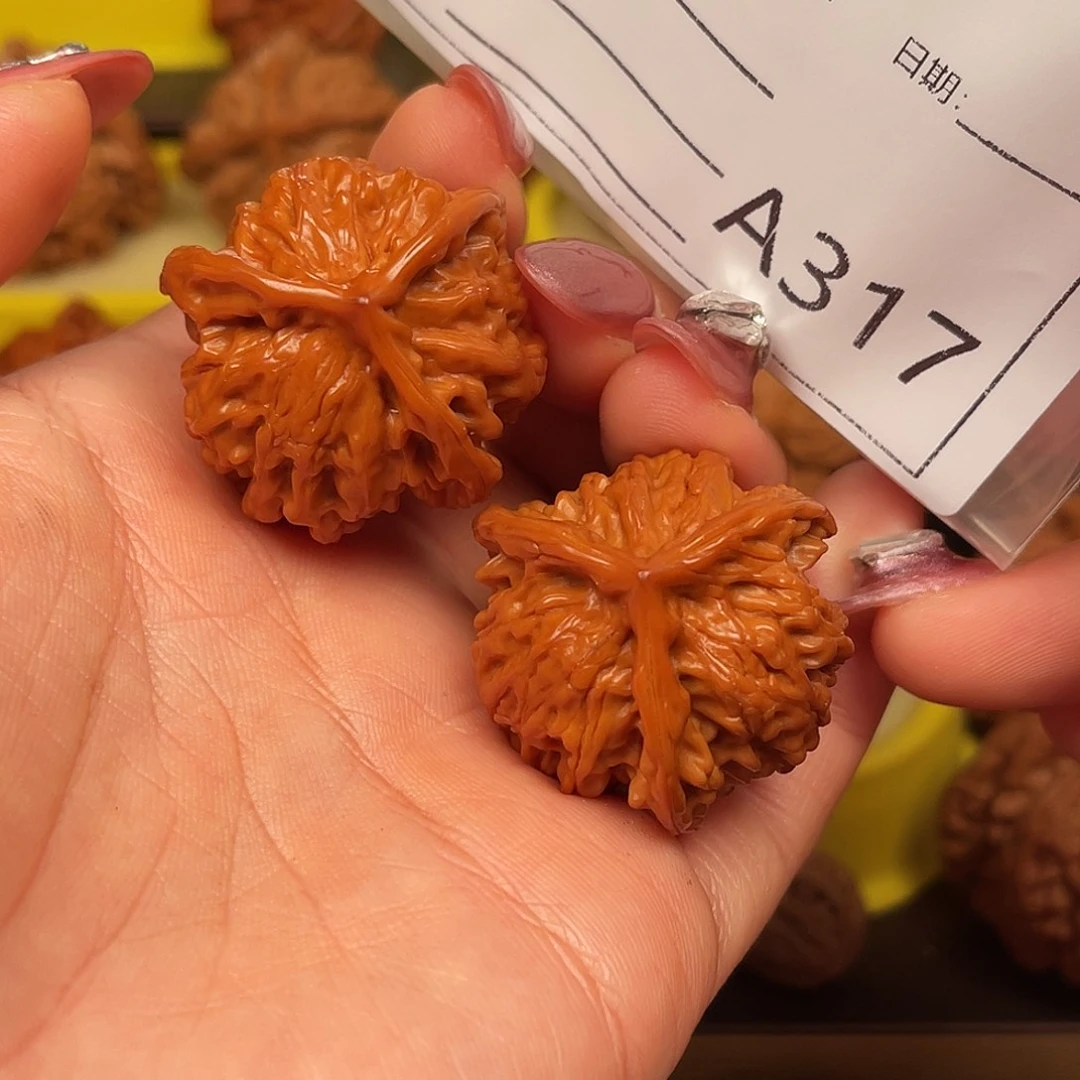 南***孟吊坠文玩核桃三棱