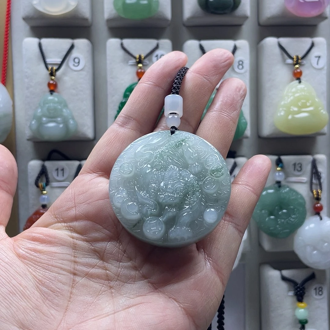 石英质玉（金丝玉）未镶嵌颈饰