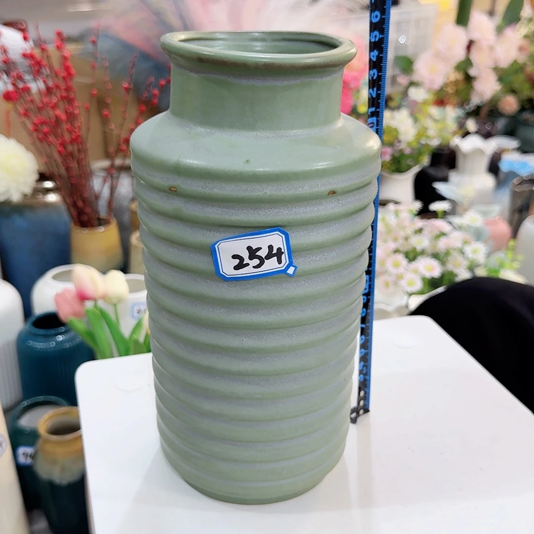 阿***丁254号陶瓷高25厘米微瑕一个