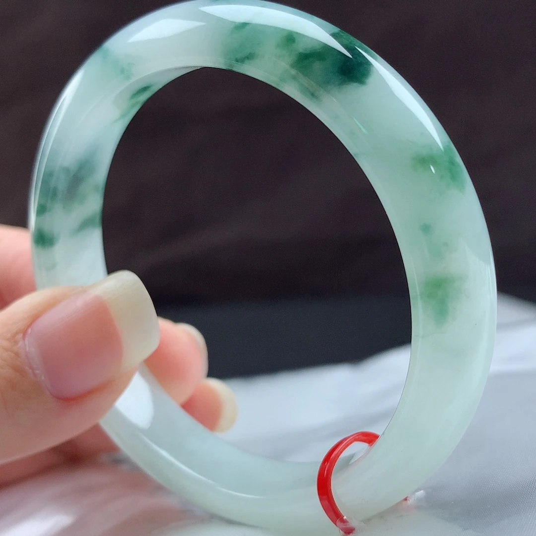 翡翠手镯未镶嵌96748，