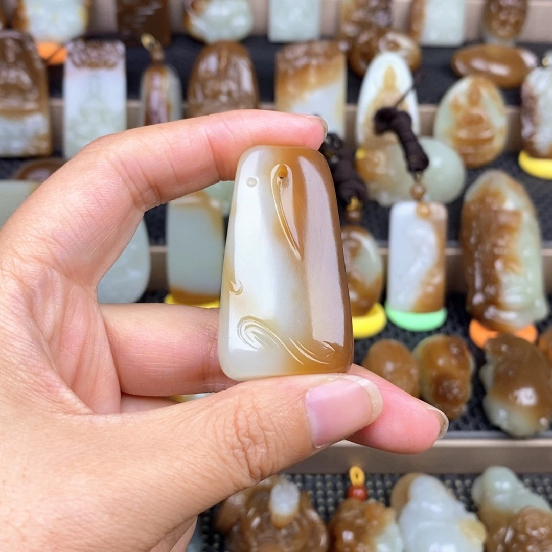 笔***侠和田玉未镶嵌颈饰