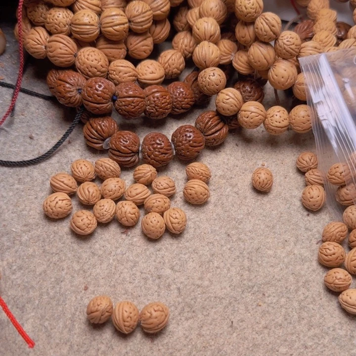 刘**姐2025256野生桃核金豆手持一条30颗