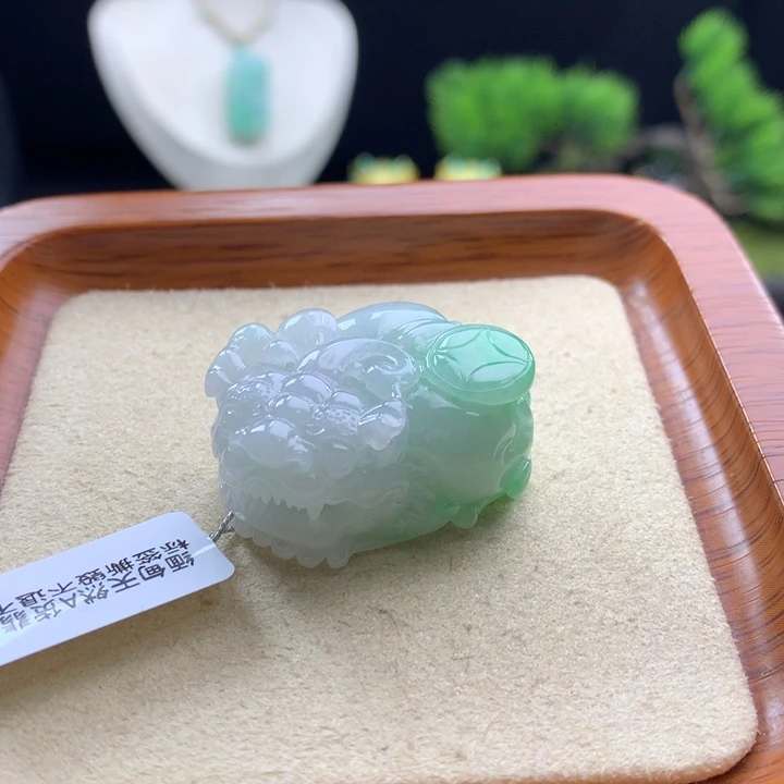 翡翠未镶嵌颈饰貔貅30