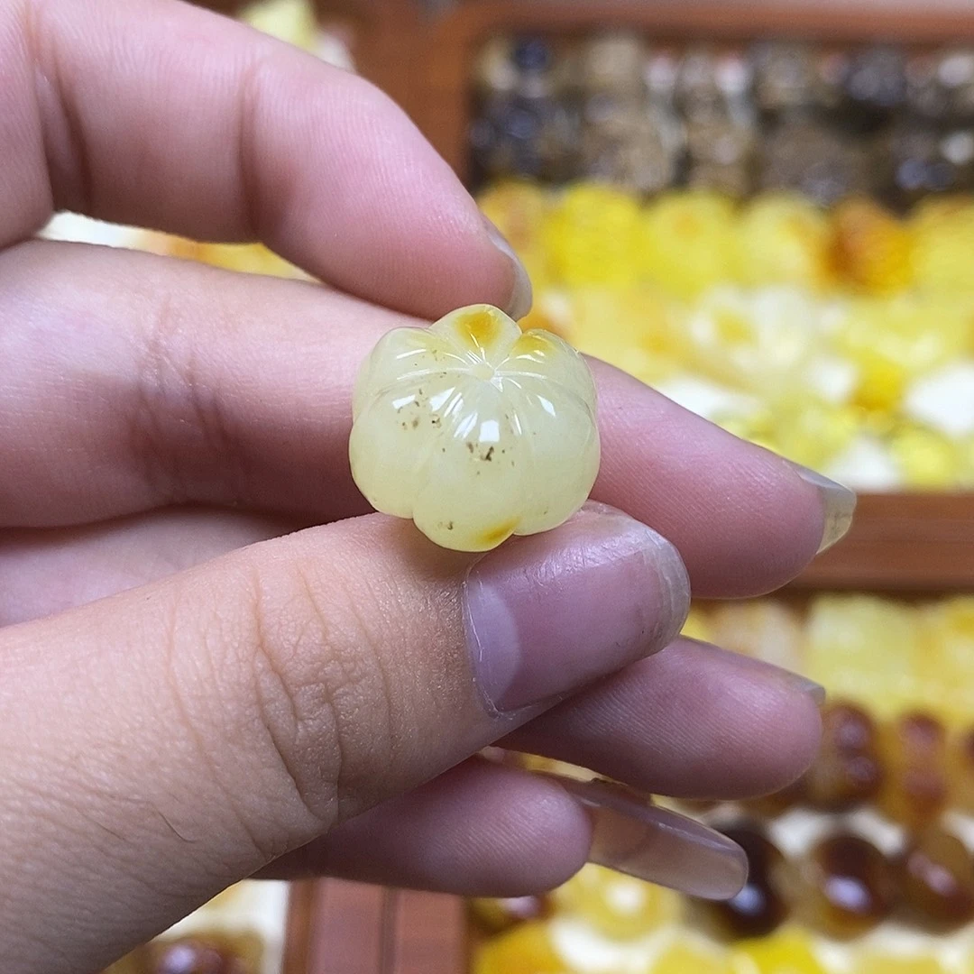 琥珀未镶嵌珠宝奇石