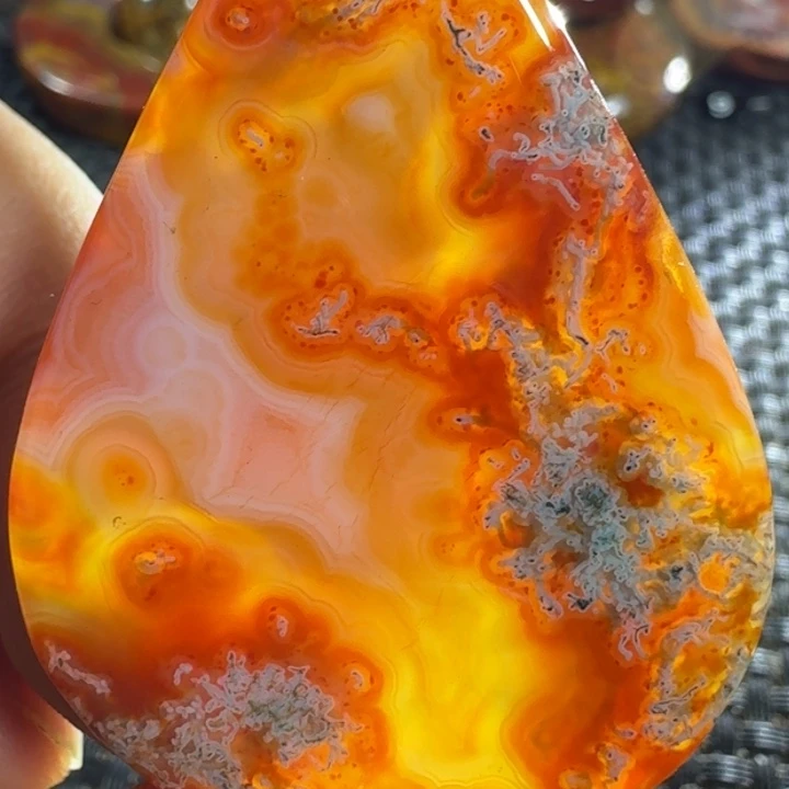 鸿***运玛瑙/玉髓未镶嵌颈饰