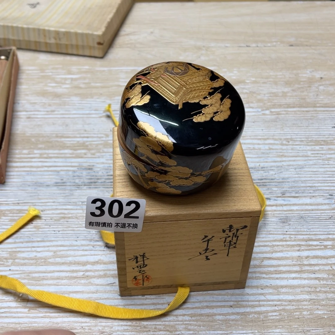 瓷片人*密密麻麻地排列着一个