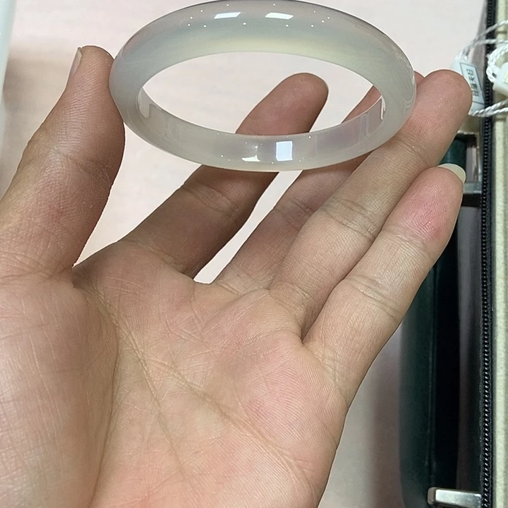 玛瑙/玉髓手镯未镶嵌大*359