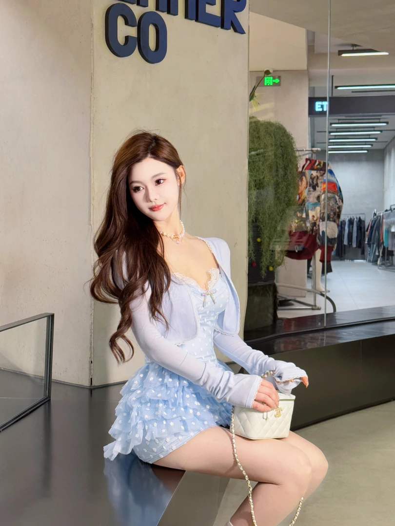 乖乖sweety 【甜心海盐/搭配开衫】淡蓝色甜辣纯欲法式紧身裁剪开衫