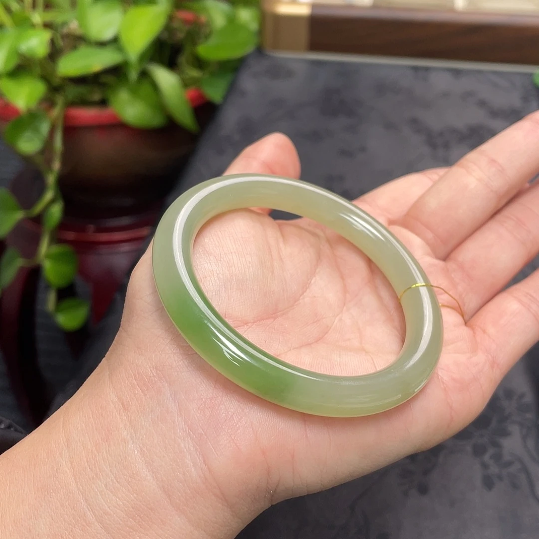 和田玉未镶嵌手镯-冰胶的翠青