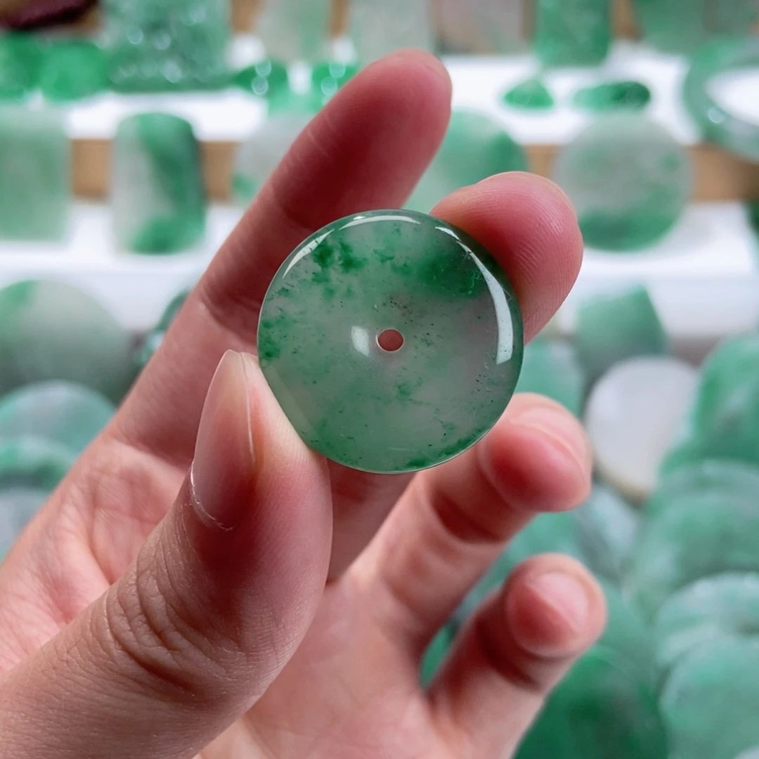 石英质玉未镶嵌颈饰