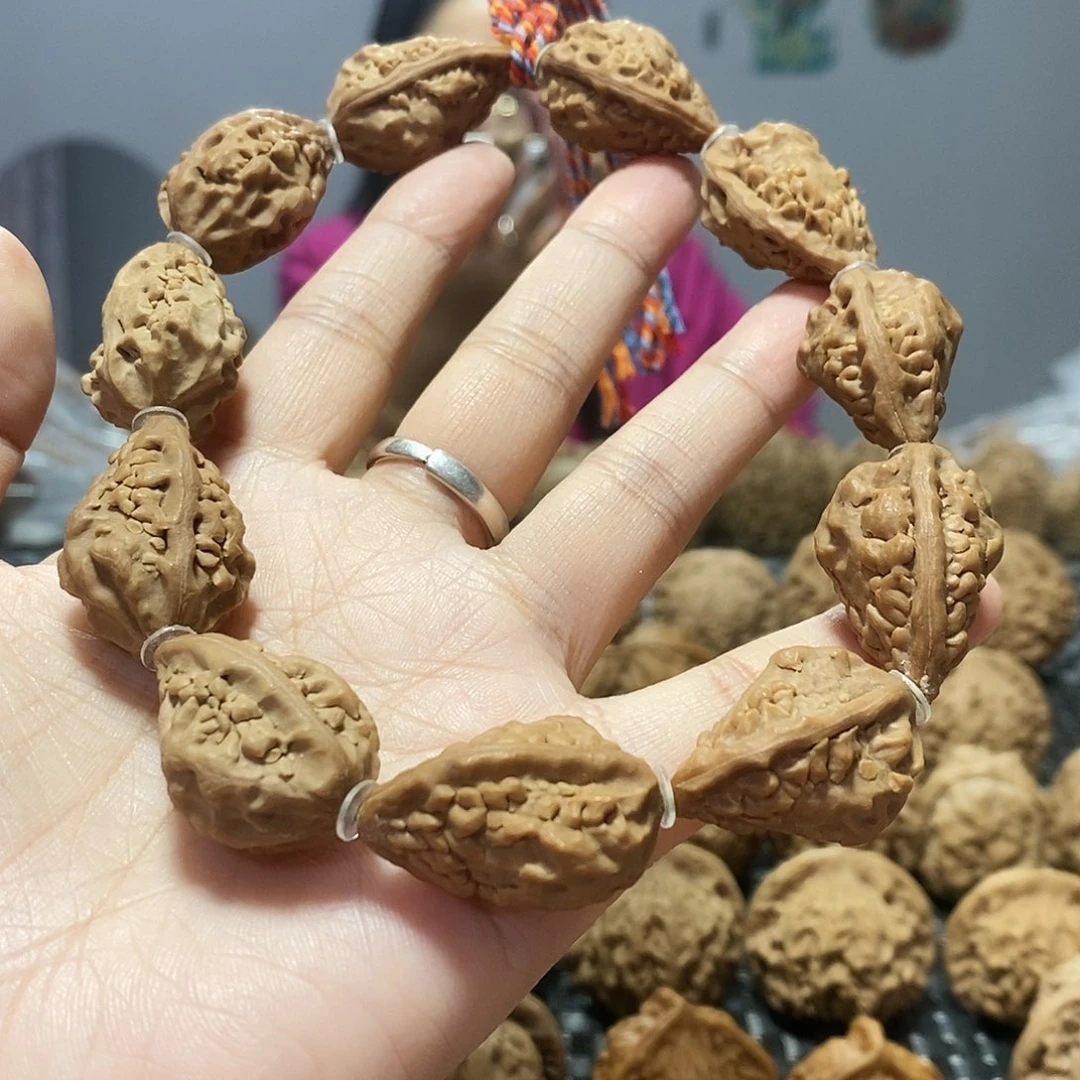 吊坠桃核   麒麟角