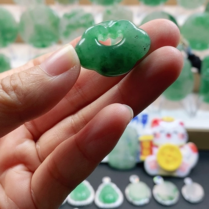 颈饰未镶嵌石英质玉非洲翠