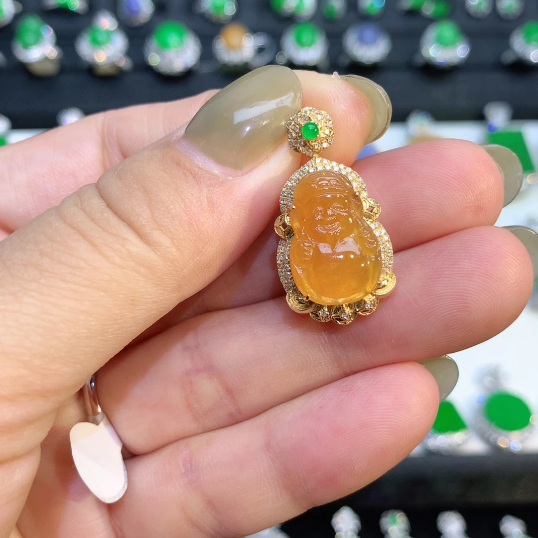 翡翠18K金镶嵌颈饰吊坠