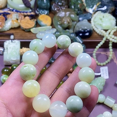 未镶嵌蛇纹石玉颈饰