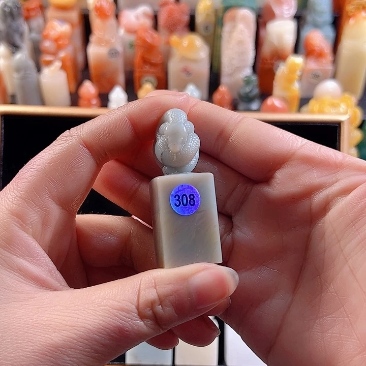 云南石印石大**。1.8厘米，蛇