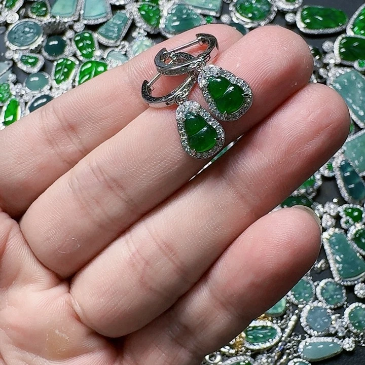 翡翠颈饰未镶嵌天然A货翡翠放漏