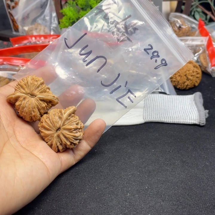 文玩核桃把件J****E四座楼