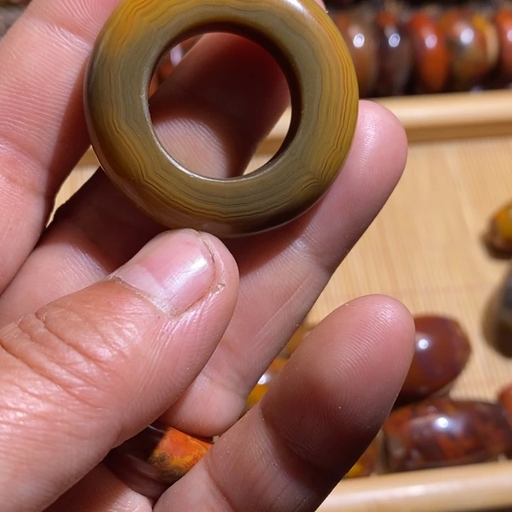 玛瑙/玉髓战国红跑环未镶嵌秀**玉