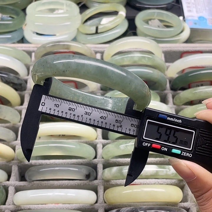 蛇纹石玉未镶嵌手镯111