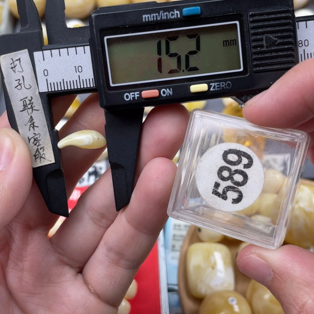 蜜蜡珠宝奇石未镶嵌