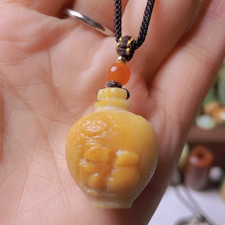 未镶嵌岫岩河磨玉（透闪石质玉）把件