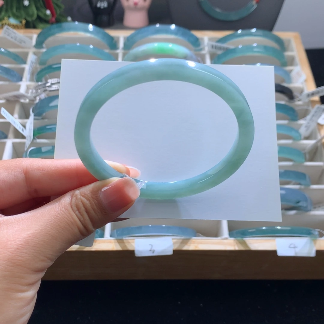 翡翠未镶嵌手镯浅晴水