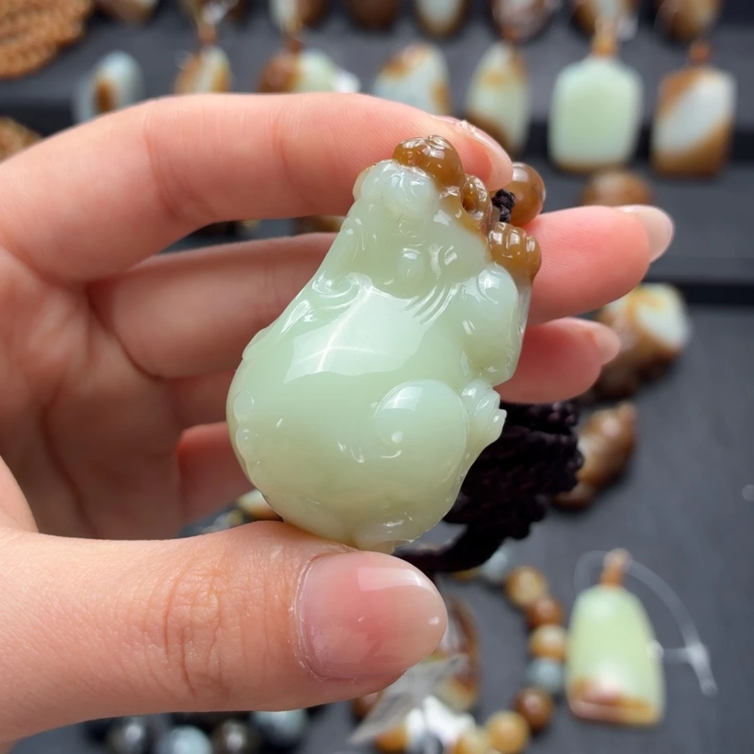 大***疆和田玉未镶嵌颈饰