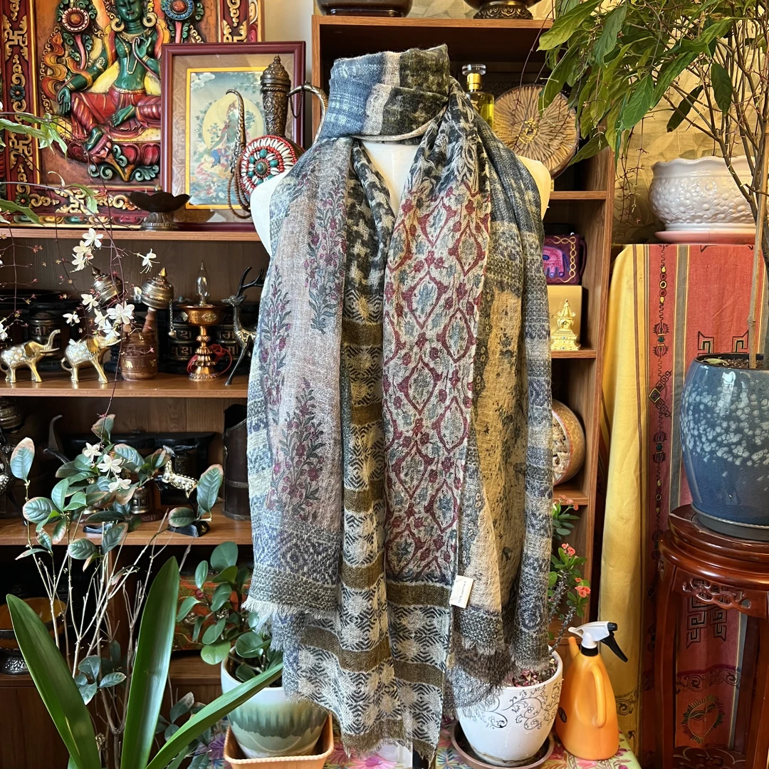 卓玛拉【四季藏韵】云朵感山羊绒莫奈褶皱野生系围巾冬季